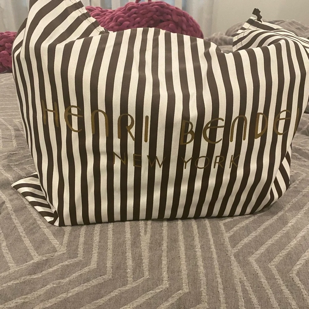 🪐Rare Henri Bendel W 57th perforated tote
